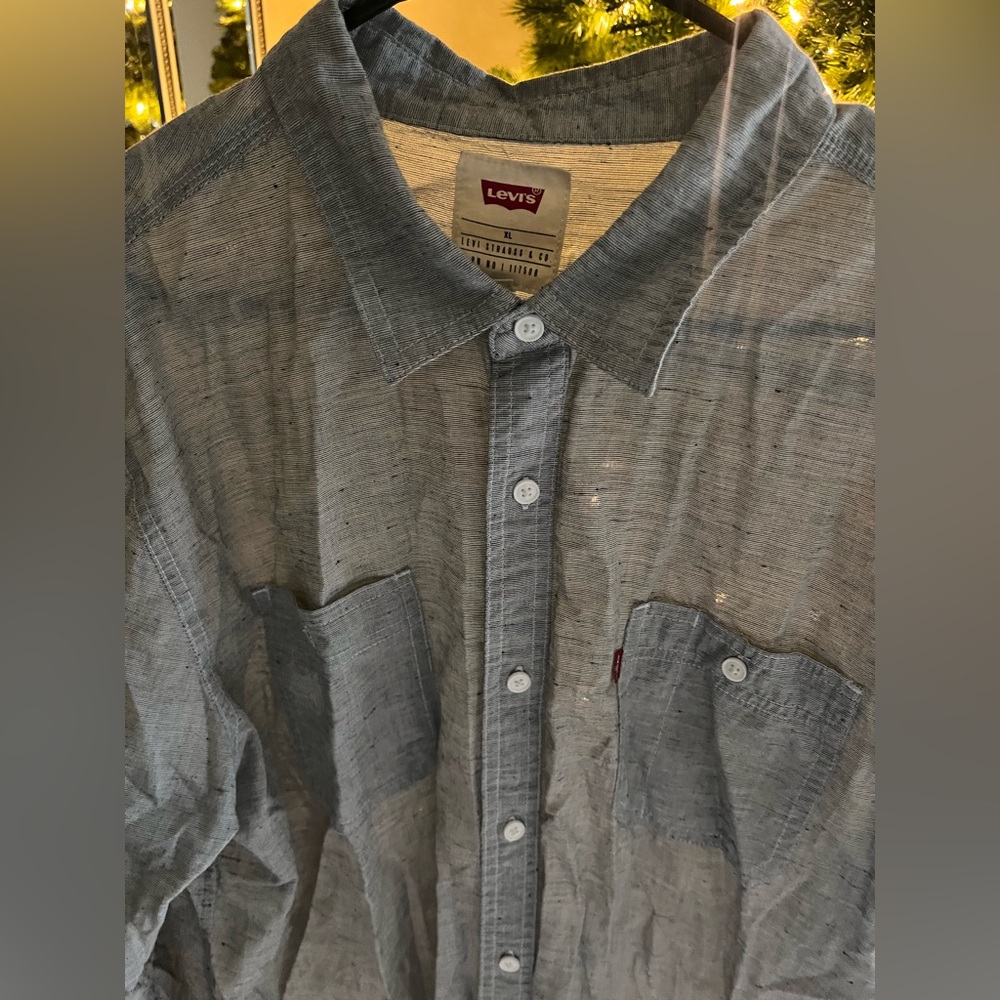 Levi’s Long sleeve Collared Button Up - Picture 3 of 3